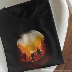 Camiseta Masculina Trilhando pela Montanha