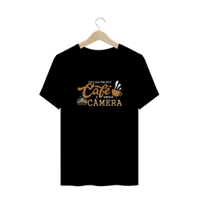 Camiseta Quality - CAFÉ E CÂMERA