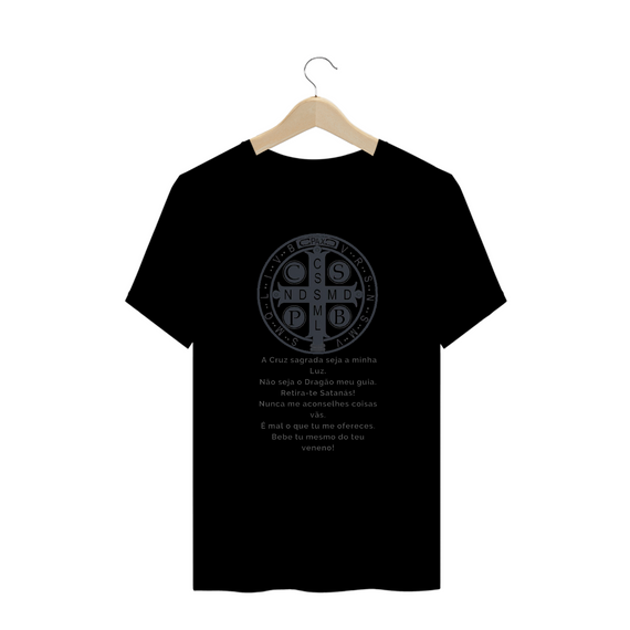 Camiseta plus size Oração e Cruz de São Bento