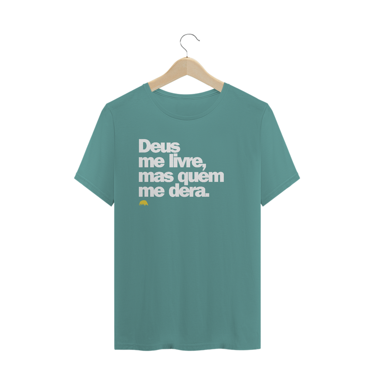 Nome do produto: T-SHIRT ESTONADA - DEUS ME LIVRE, MAS QUEM ME DERA.