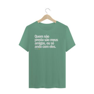 Nome do produtoT-SHIRT ESTONADA - QUEM NÃO PRESTA SÃO MEUS AMIGOS