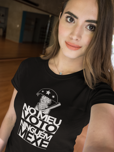 Nome do produtoCamiseta Feminina No meu voto ninguém mexe