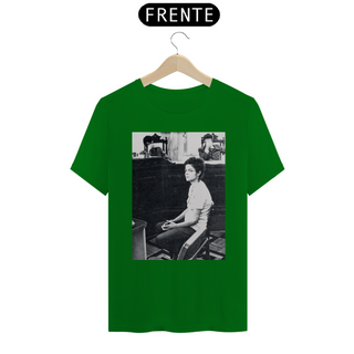 Nome do produtoT-shirt Tradiconal Dilma: Coração Valente