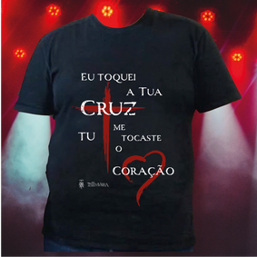 Nome do produto  Camiseta Plus Size Toquei a Tua Cruz (escura)