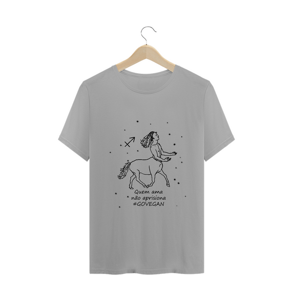 Camiseta Unissex | Sagitário | Quem ama não aprisiona #govegan | P&B