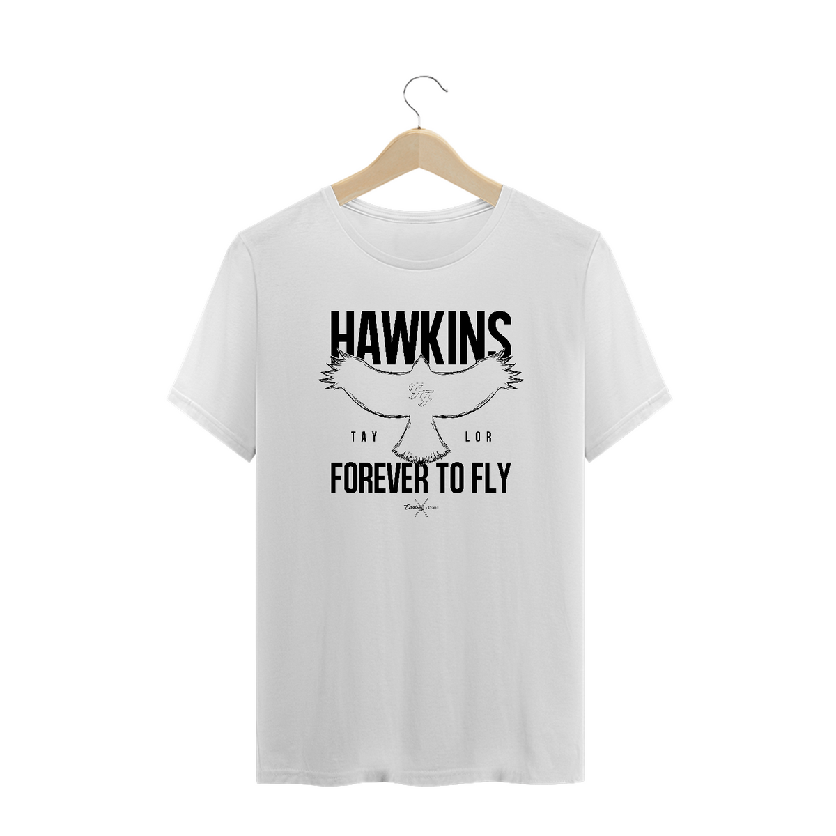 Nome do produto: Camiseta Plus Size - Hawkins Forever to Fly