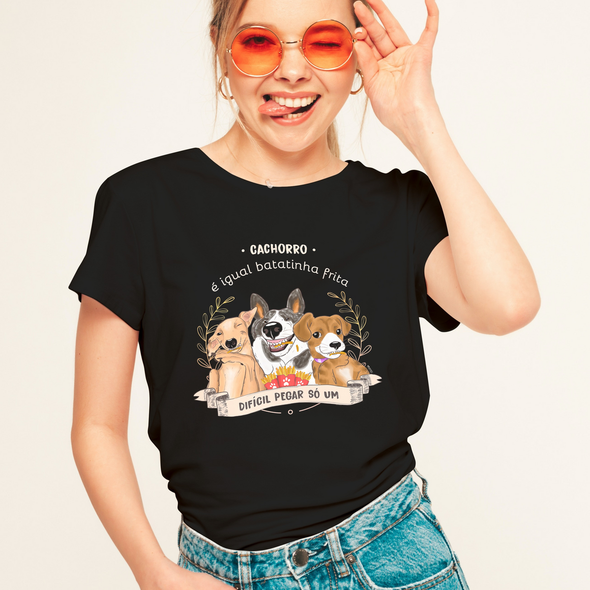 Nome do produto: Camiseta Feminina Cachorro é Igual Fritas - Preta