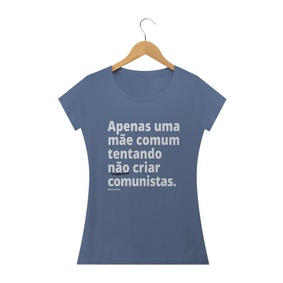 Camisa Feminina Estonada - Apenas uma mãe comum tentando não criar comunistas