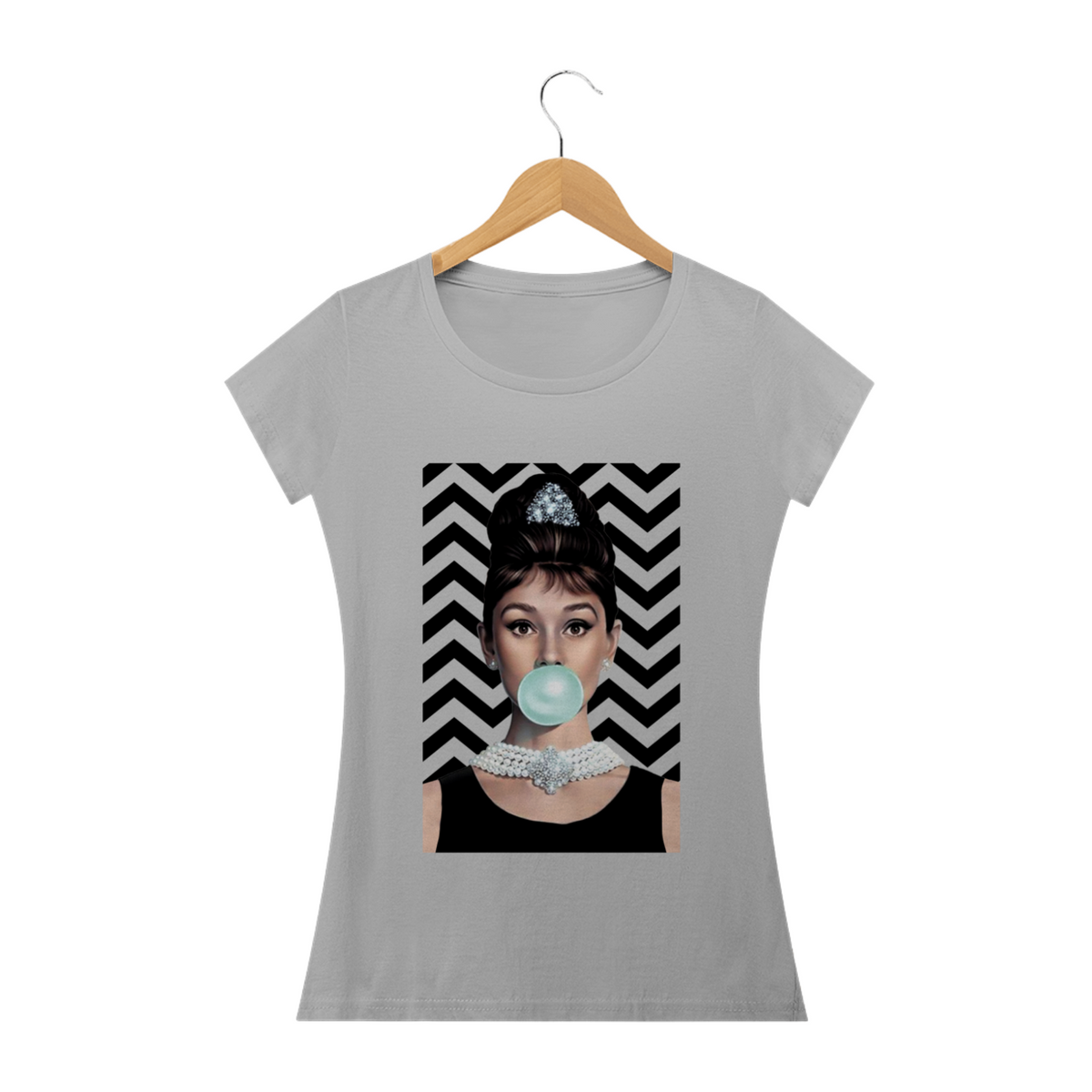 Nome do produto: Camiseta Audrey Hepburn Bubblegum #bylok