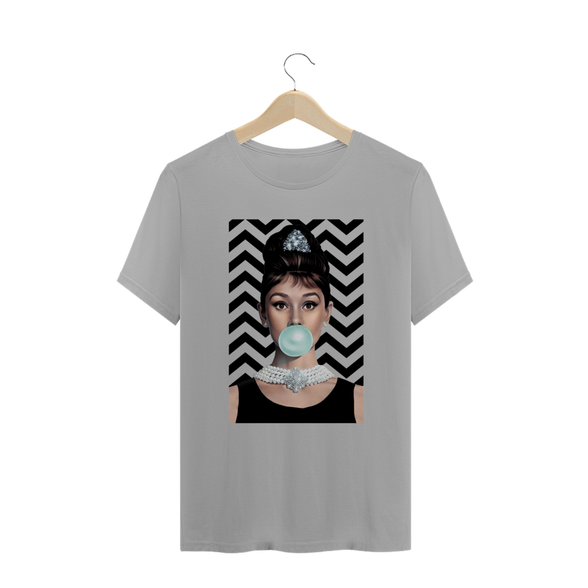 Nome do produtoCamiseta Audrey Hepburn Bubblegum #plusize