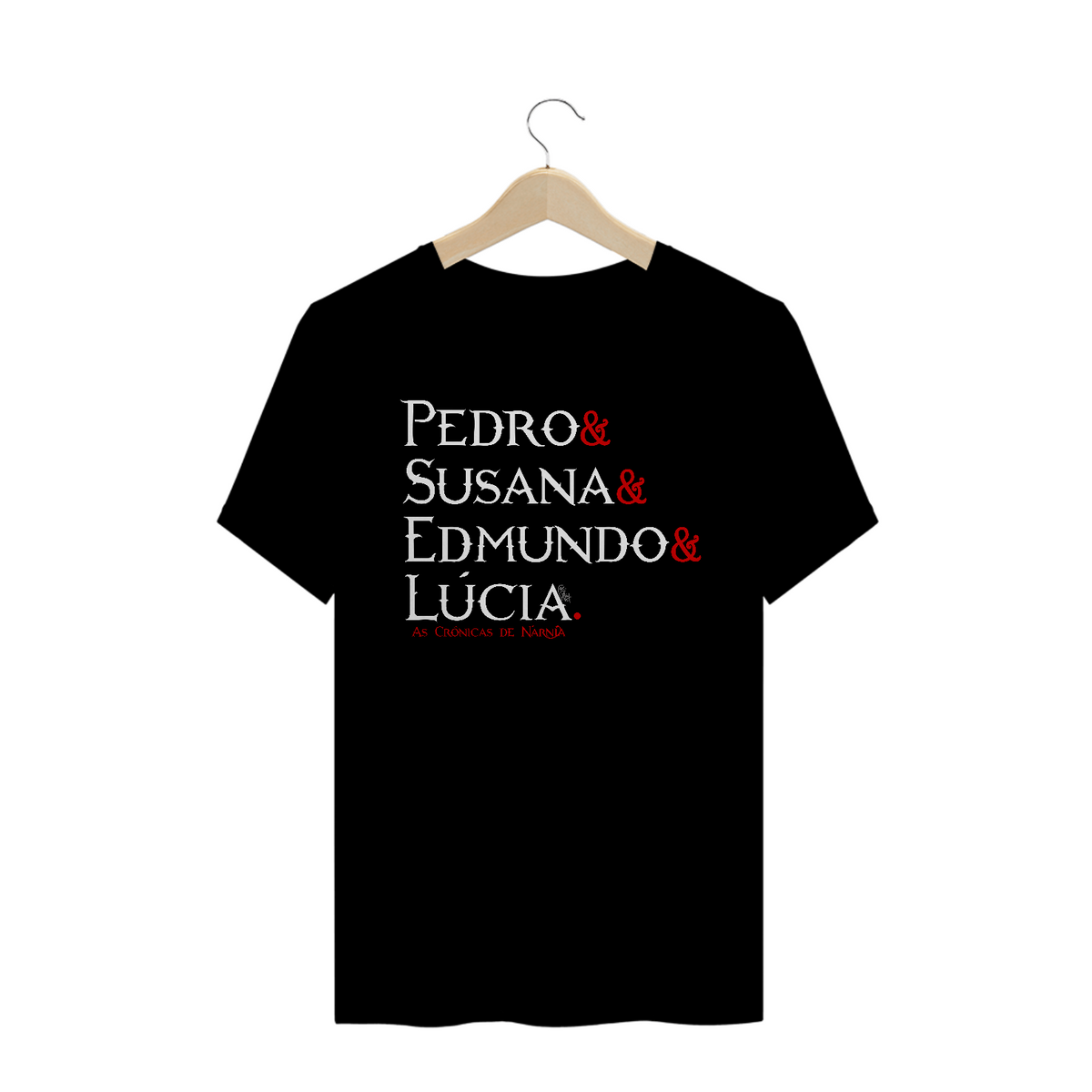 Nome do produto: Camiseta Pedro, Susana, Edmundo e Lúcia - cores escuras [As Crônicas de Nárnia]