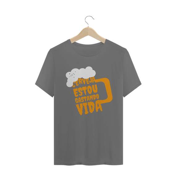 Camiseta: Cerveja, estou gastando vida.