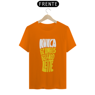 Nome do produtoCamiseta Nunca Fiz Amigos bebendo Leite - Camisetas de Boteco