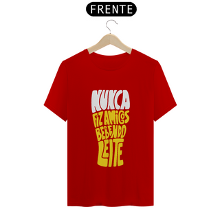 Nome do produtoCamiseta Nunca Fiz Amigos bebendo Leite - Camisetas de Boteco