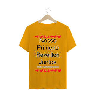 Nome do produtoCamiseta Frase Nosso Primeiro Réveillon Juntos