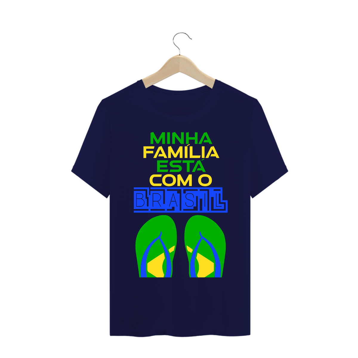 Nome do produto: Camiseta Frase Minha Família Está com o Brasil