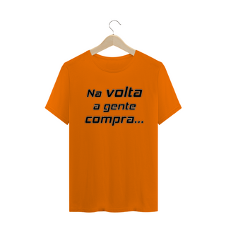 Camiseta Frase Na Volta a Gente Compra
