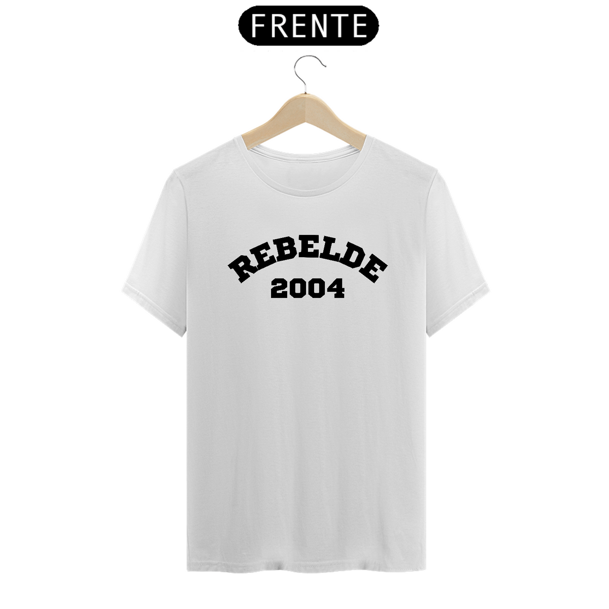 Nome do produto: Camiseta Unissex - Rebelde 2004 