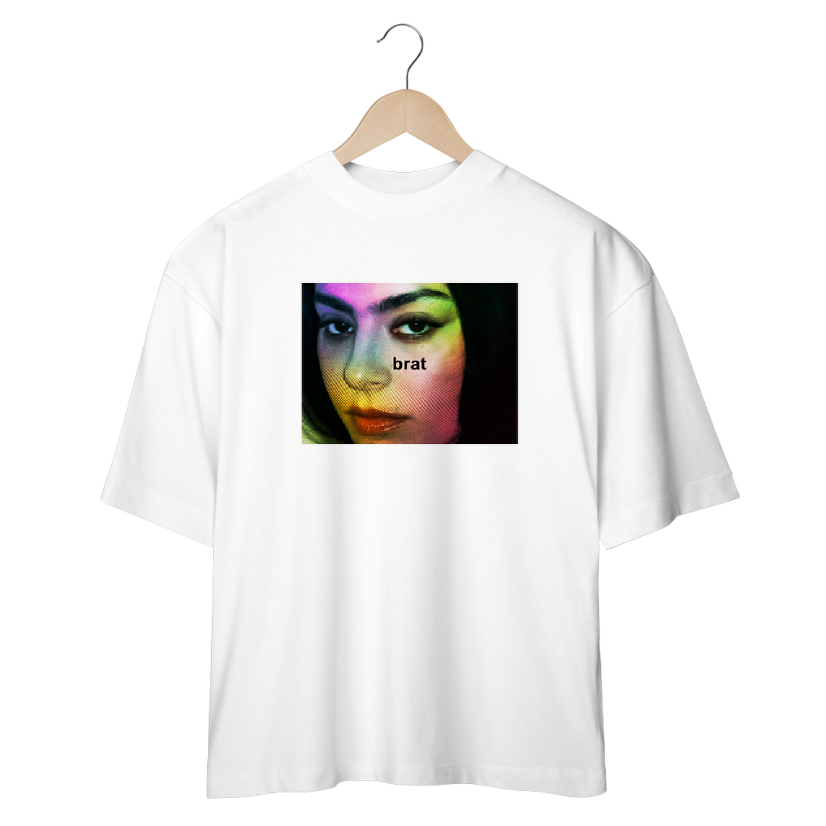 Nome do produto: CAMISETA OVERSIZED CHARLI XCX BRAT EYES