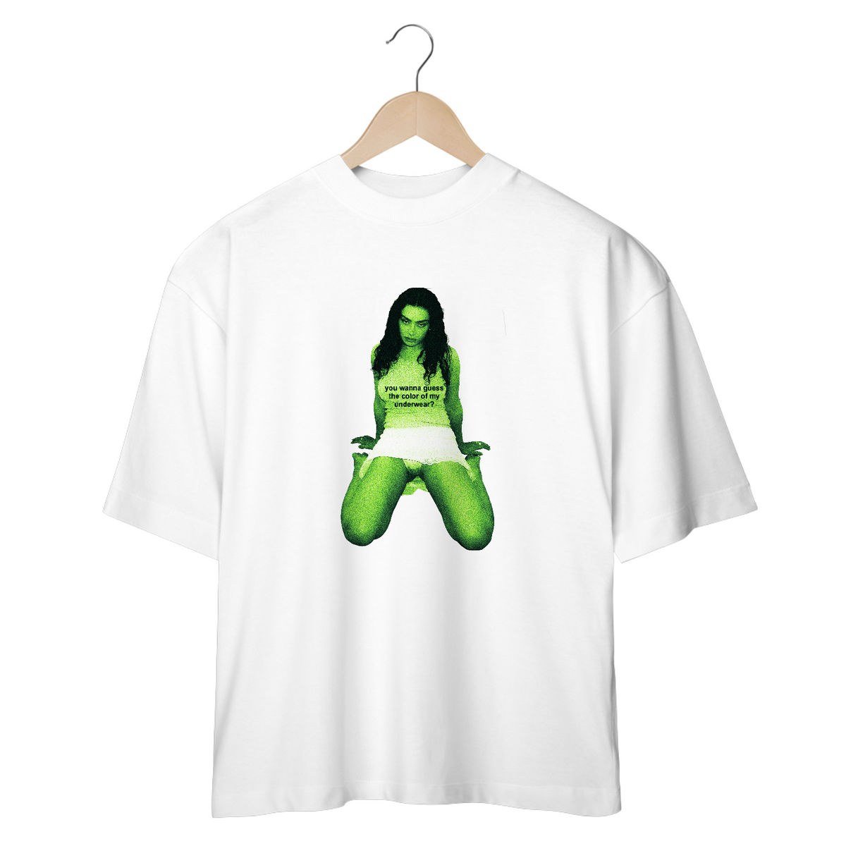 Nome do produto: CAMISETA OVERSIZED CHARLI XCX GUESS