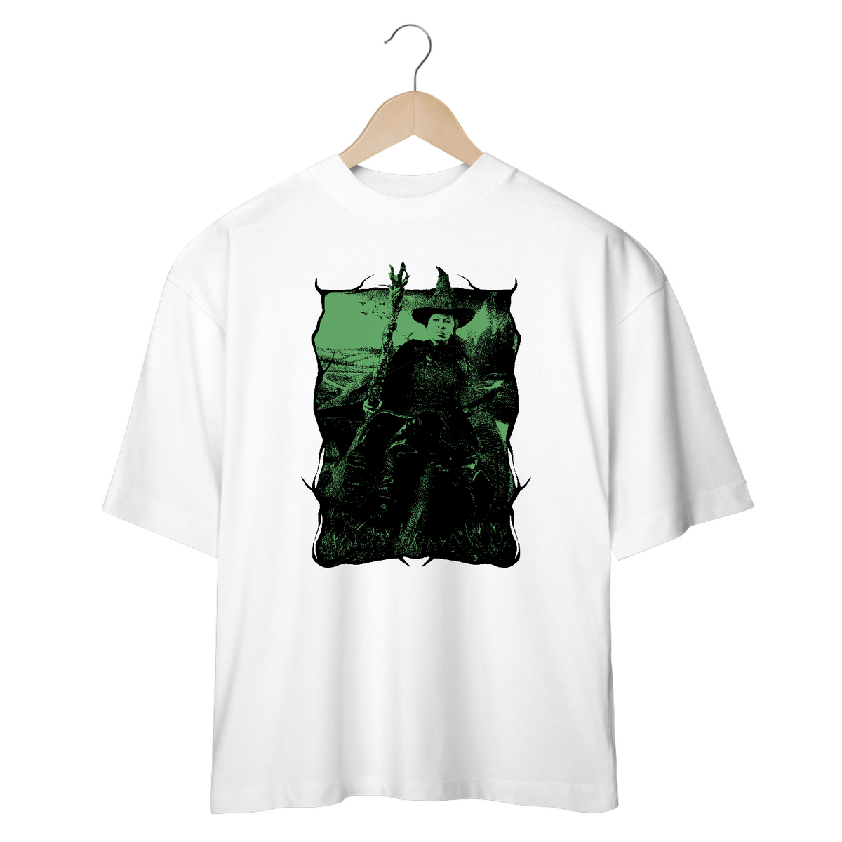 Nome do produto: CAMISETA OVERSIZED WICKED  ALPHABA