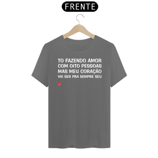 Nome do produtoCamiseta To Fazendo Amor com Oito Pessoas - Cinza Estonada