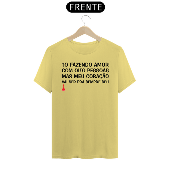 Camiseta To Fazendo Amor com Oito Pessoas - Amarela Estonada