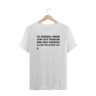 Camiseta Plus Size To Fazendo Amor com Oito Pessoas - Branca