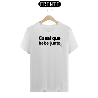 Nome do produtoCamiseta Casal que bebe junto permanece junto - Parte 01