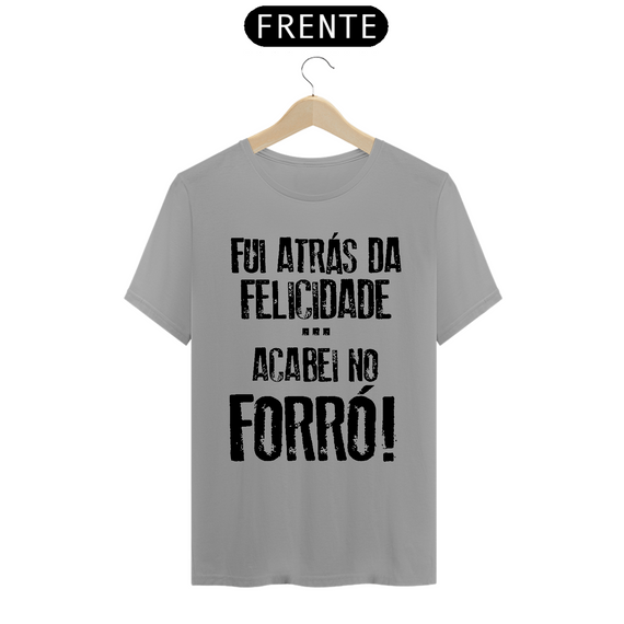 T-Shite Frases Fui atrás da felicidade acabei no forró