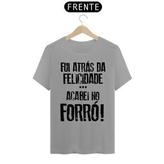 T-Shite Frases Fui atrás da felicidade acabei no forró