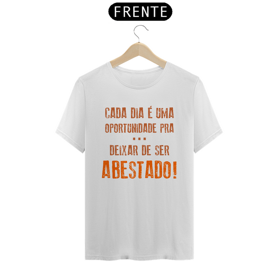 T-Shirt Frases Cada dia uma oportunidade de deixar de ser abastado