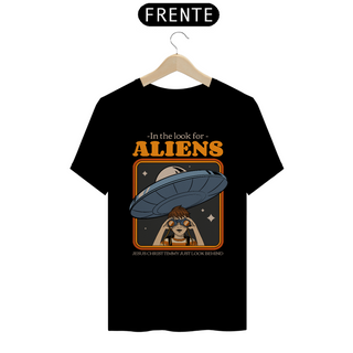 Camiseta Unissex - In the look for aliens