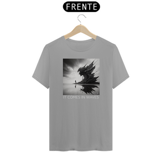 Nome do produtoCamiseta Premium - It Comes in Waves