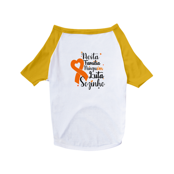 Nesta família ninguém luta sozinho -- Camiseta Pet