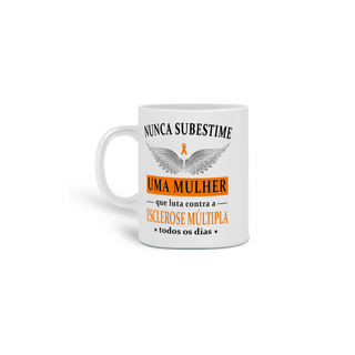 Nome do produtoNunca subestime uma mulher -- Caneca Simples