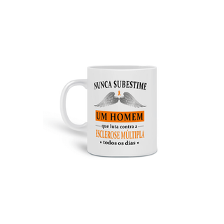 Nome do produtoNunca subestime um homem -- Caneca Simples