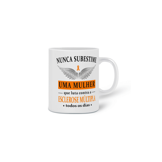 Nome do produtoNunca subestime uma mulher -- Caneca Simples