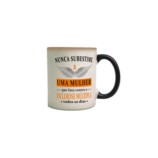 Nome do produtoNunca subestime uma mulher -- Caneca Mágica