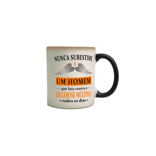 Nome do produtoNunca subestime um homem -- Caneca Mágica