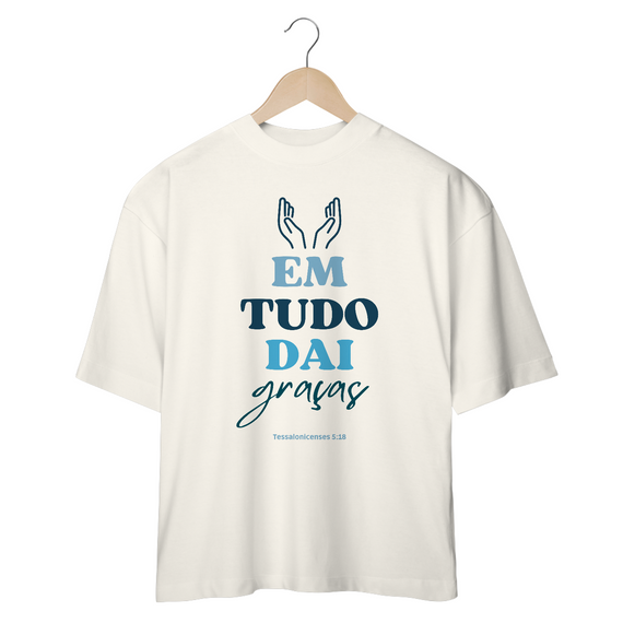 Camiseta Oversized Em Tudo Dai Graças