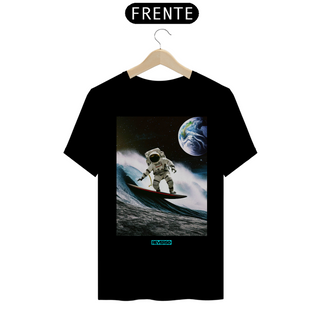 Camiseta Astronauta Surfando na Lua