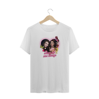 Nome do produtoCamiseta Plus Size 'LORDE & CHARLI XCX - ADORO SER SUA AMIGA'