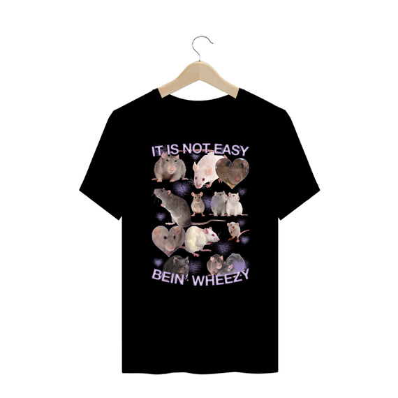 Camiseta Plus Size 'IT IS NOT EASY BEIN' WHEEZY'