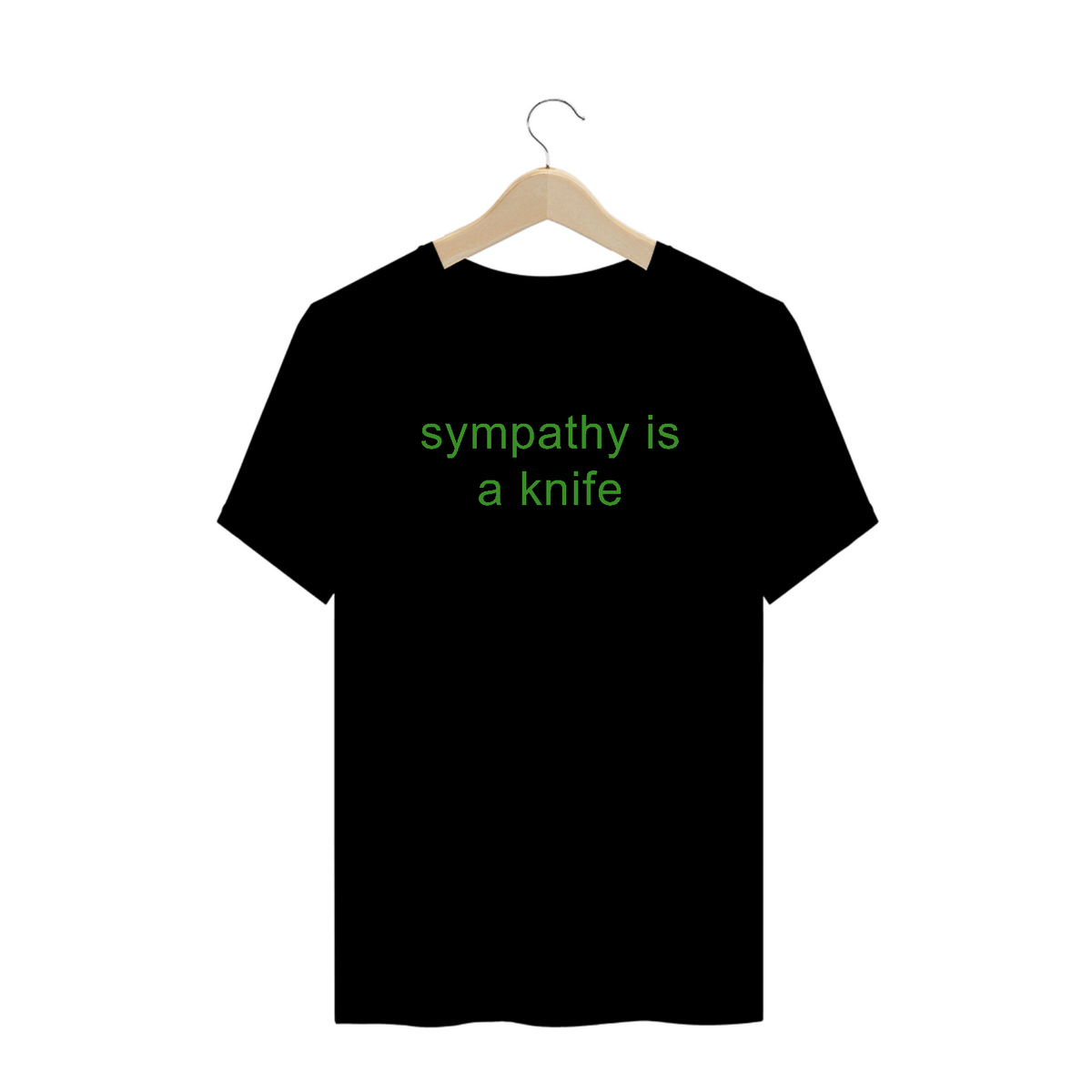 Nome do produto: Camiseta Plus Size Preta \'CHARLI XCX - SYMPATHY IS A KNIFE\'