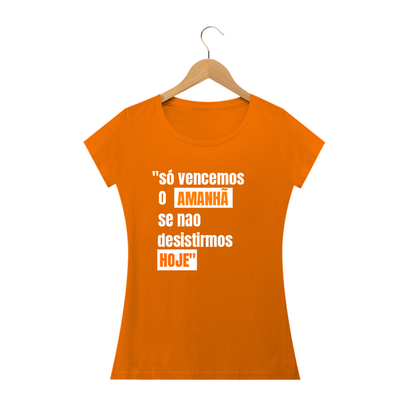 camisa laranja feminina com frase motivacional