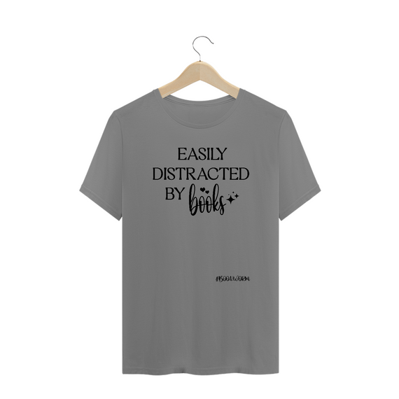 Camiseta Plus Size Easily Distracted by Books