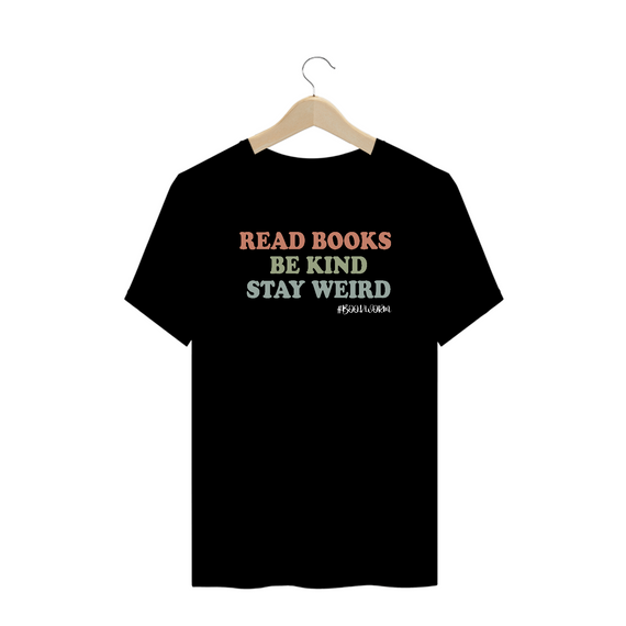 Camiseta Plus Size Read Books Be Kind Stay Weird