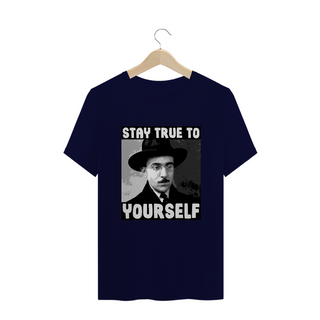 Nome do produtoStay True To Yourself (Fernando Pessoa) - T-Shirt Plus Size