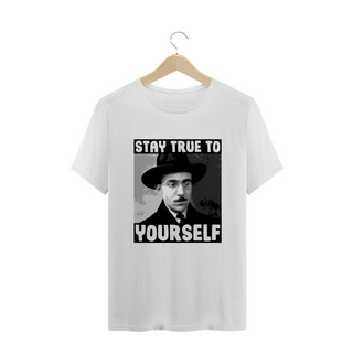 Nome do produtoStay True To Yourself (Fernando Pessoa) - T-Shirt Plus Size